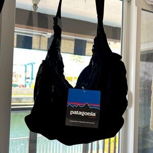 NEW PATAGONIA ADJUSTABLE ZIP BAG! WITH 2 COMPARTMENTS AND SIDE BOTTLE HOLDERS!